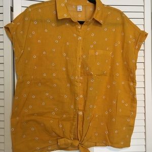 Cute Yellow Daisy Button-up Shirt